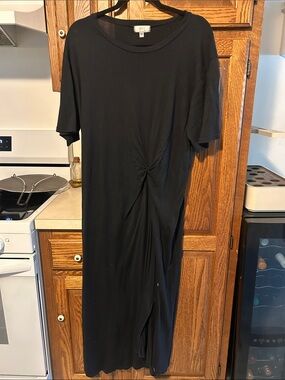 Dedigner NYTT Twist-Front Maxi Dress